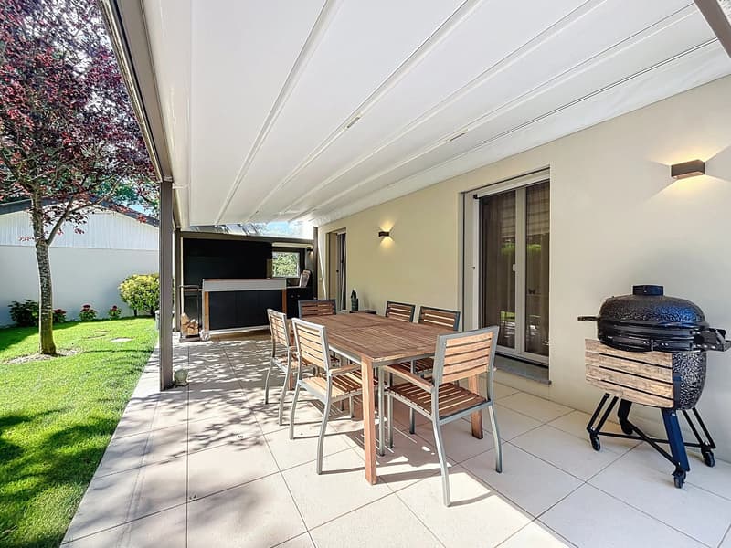 En exclusivité : Belle villa rénovée à proximité de Nyon (4)