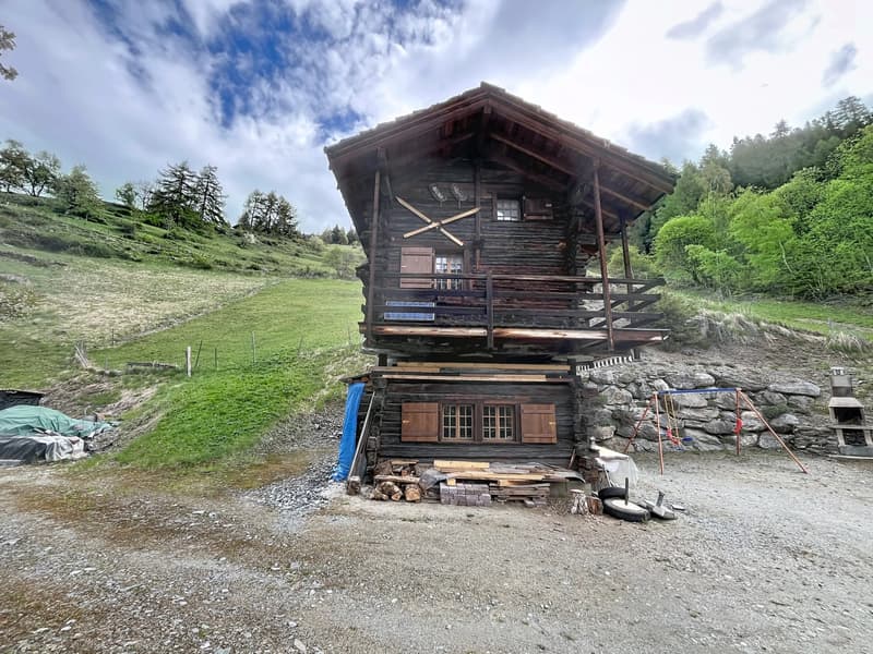 Character Chalet in Ayer - Authentic Alpine Refuge in the Heart of Nature (1)
