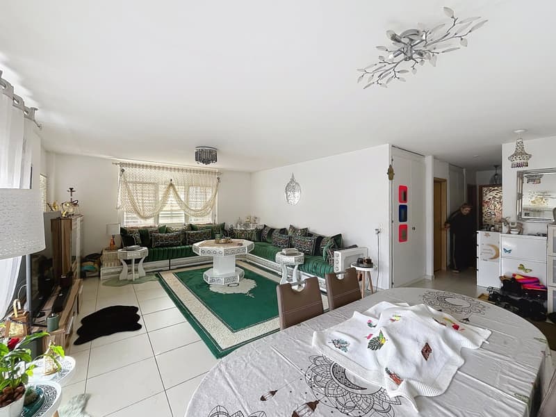Spacious 4.5-room apartment with large terrace and unobstructed view in Conthey (3)