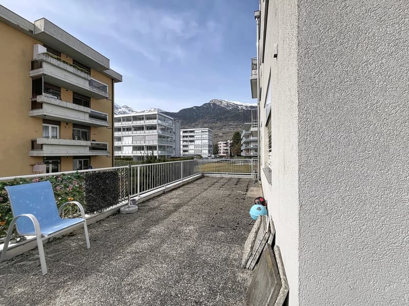 Spacious 4.5-room apartment with large terrace and unobstructed view in Conthey (8)