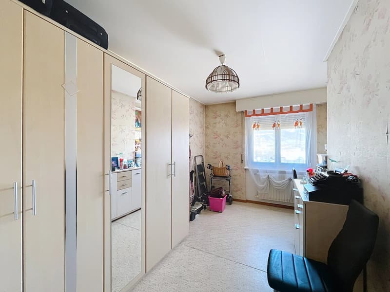 Spacious 4-room apartment with 110 m², balcony and great potential in Sierre (11)