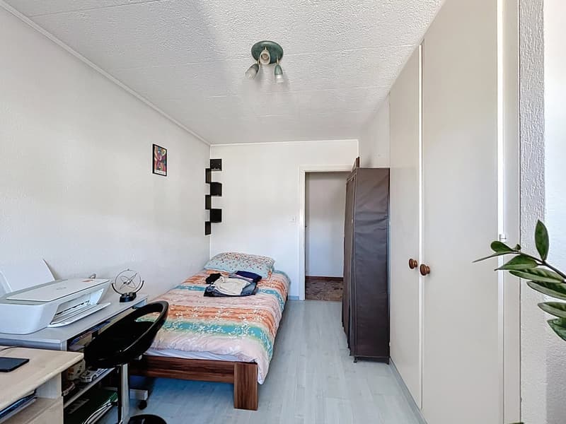 Spacious 4-room apartment with 110 m², balcony and great potential in Sierre (10)
