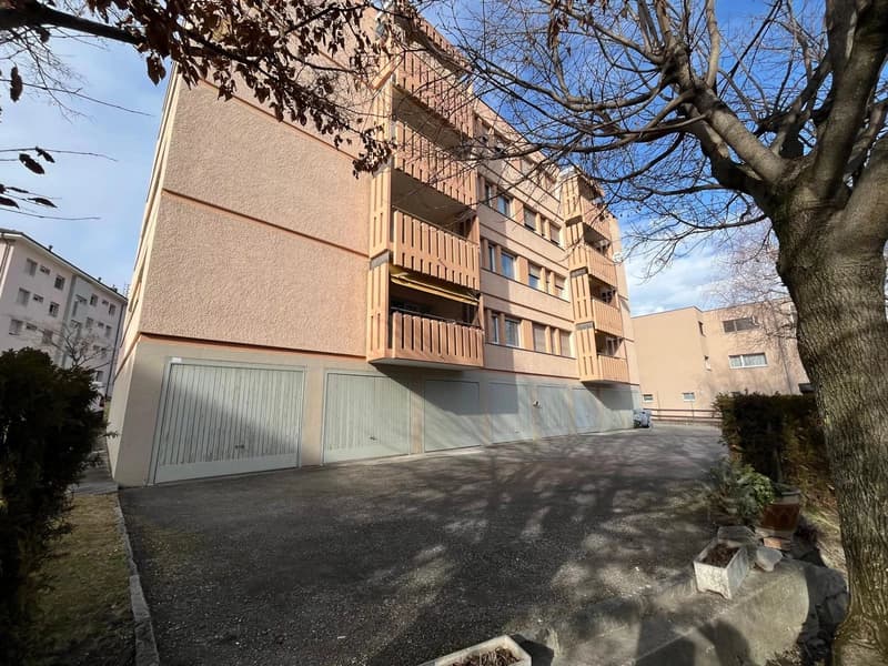 Spacious 4-room apartment with 110 m², balcony and great potential in Sierre (5)