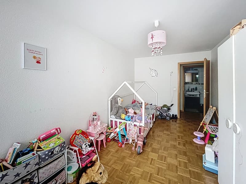 Large family apartment with 4 rooms and open view in Sierre (10)
