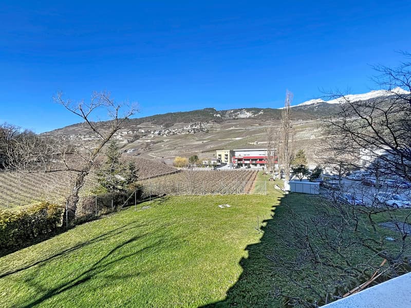 Luminoso appartamento di 4,5 locali con balcone e vista libera a Sierre (3)