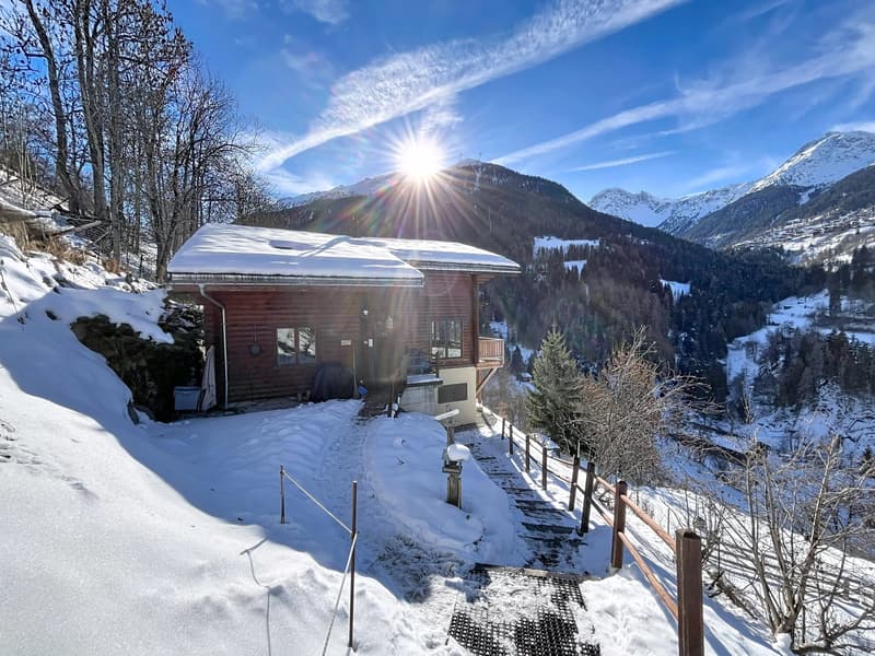 Kanadisches Blockhaus mit zwei Apartments und atemberaubendem Blick (2)