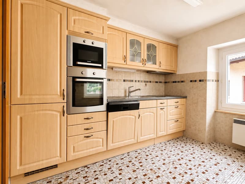 Geräumige 4.5-Zimmer-Wohnung mit großem Potenzial für Erweiterung (3)