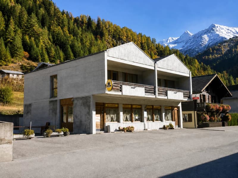 Établissement mixte avec partie hôtelière, restauration et appartement indépendant à Bourg-St-Pierre (1)