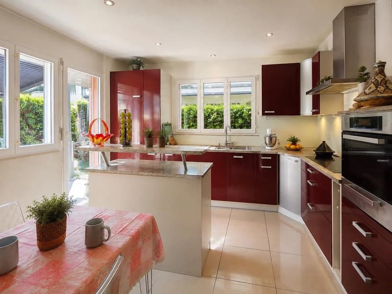 Spacieuse villa individuelle avec grand jardin à Sierre (6)