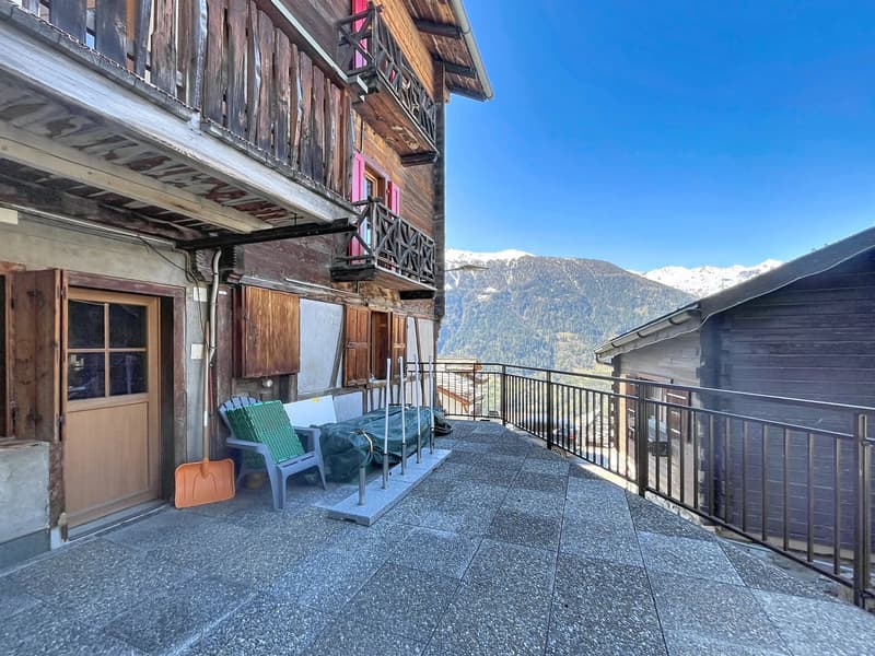 Appartement avec potentiel de rénovation et vue sur les montagnes (9)