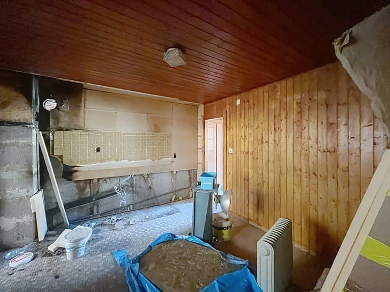Appartement avec potentiel de rénovation et vue sur les montagnes (7)