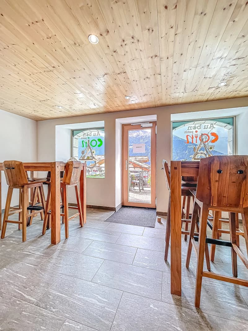 Charmant restaurant rénové dans un village authentique (4)