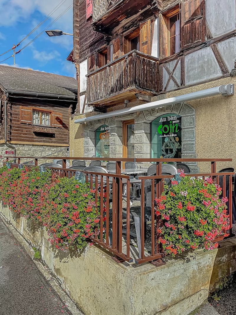 Charmant restaurant rénové dans un village authentique (11)