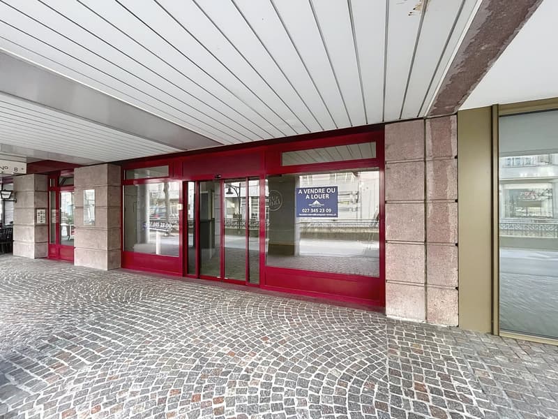 Spacieux local commercial au centre de Sierre (7)