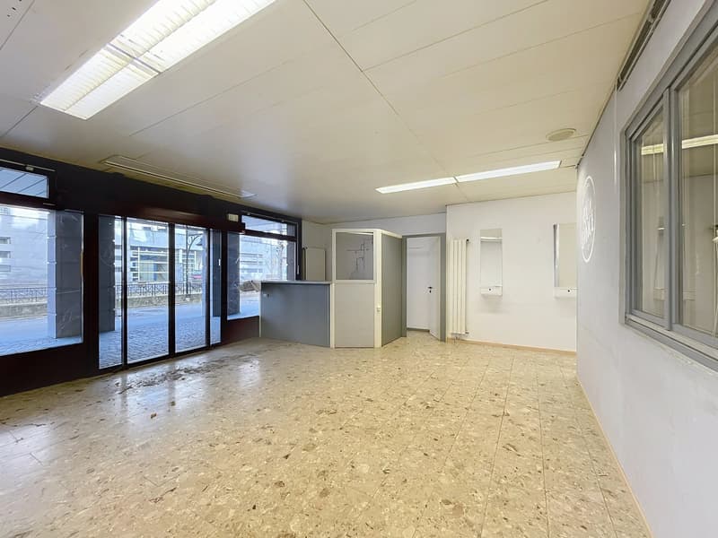 Spacieux local commercial au centre de Sierre (3)