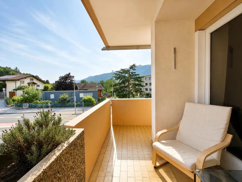 Lumineux 3,5 pièces avec balcon et vue dégagée à Sierre (2)