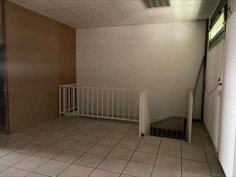 Commercial surfaces ideally located near the Nations (3)