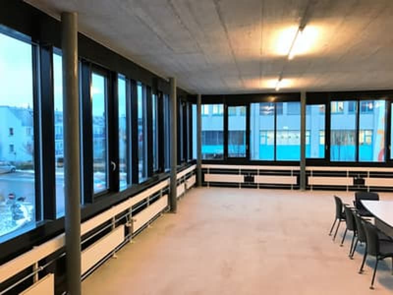 Attractive commercial space in Coop Center (2)