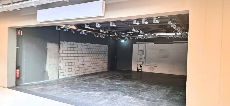 Spazio commerciale parzialmente costruito in affitto al centro di Aarberg (2)