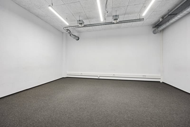 empty room, white walls, grey carpet, fluorescent lights