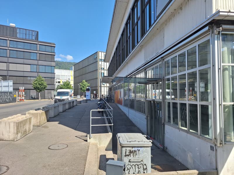 Attractive commercial space in prime location in Biel (2)