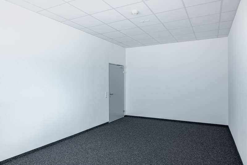 Spazi ufficio attraenti e moderni in affitto a Hinwil (9)