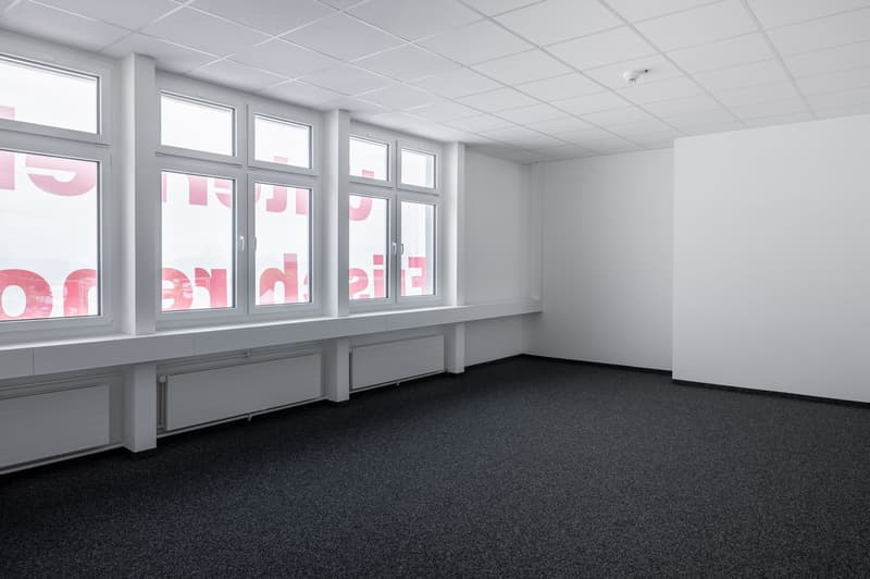 Spazi ufficio attraenti e moderni in affitto a Hinwil (3)