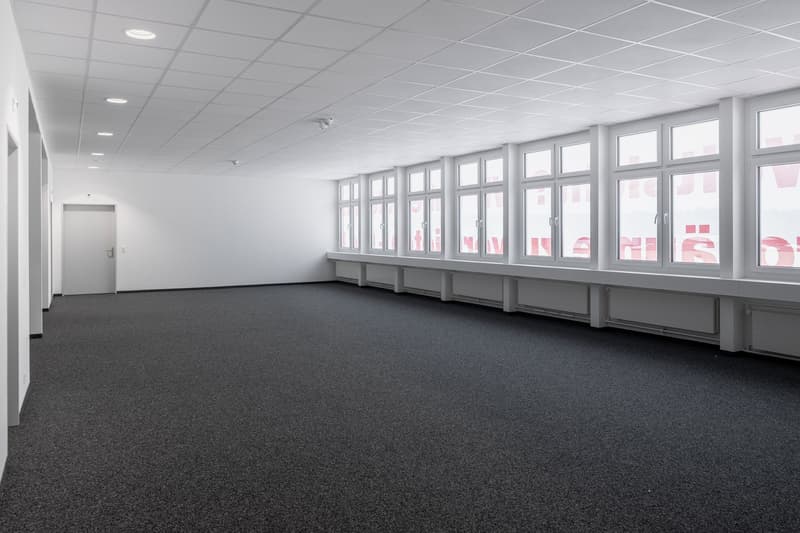 Spazi ufficio attraenti e moderni in affitto a Hinwil (6)