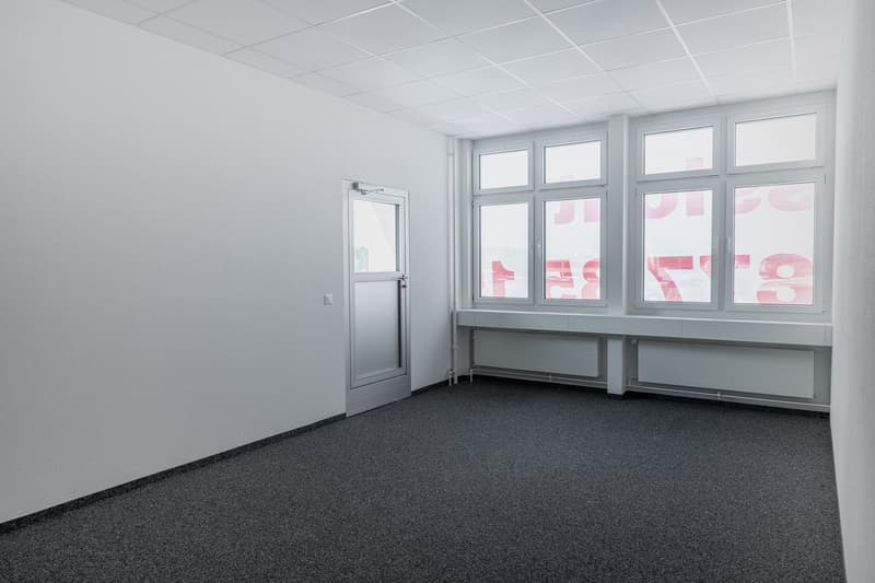 Spazi ufficio attraenti e moderni in affitto a Hinwil (8)