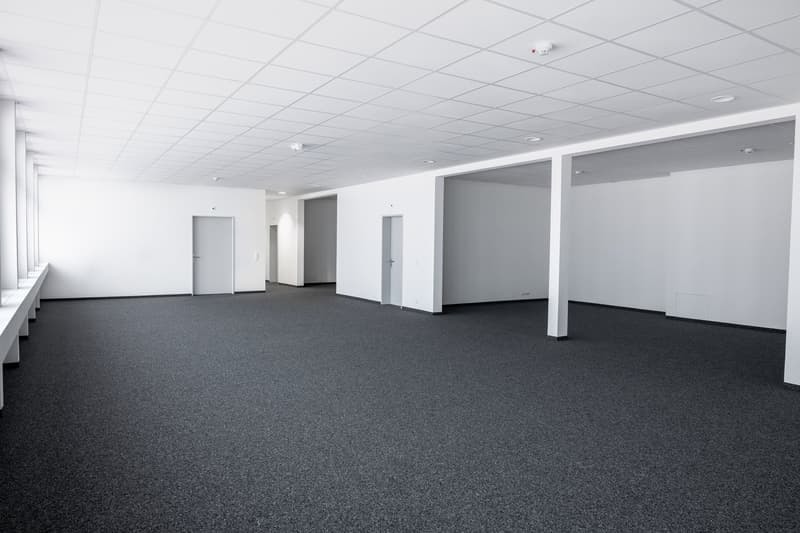 Spazi ufficio attraenti e moderni in affitto a Hinwil (7)