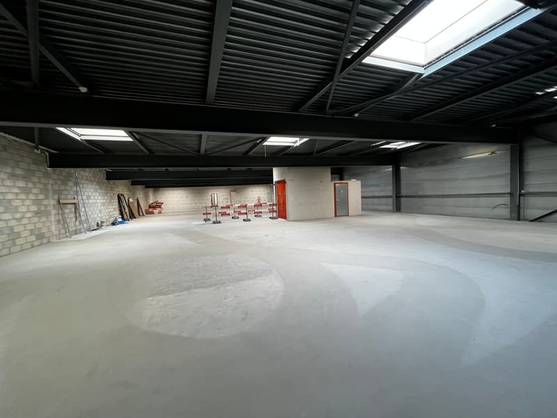 Surface Atelier/Dépôt de 655 m2, divisible dès 150 m2 (3)
