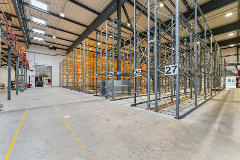 8'400m2 - Logistik/Labor/Fabrik - Eingang zum Wallis (5)