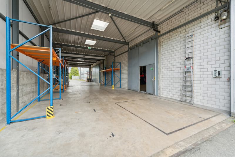 8'400m2 - Logistik/Labor/Fabrik - Eingang zum Wallis (7)