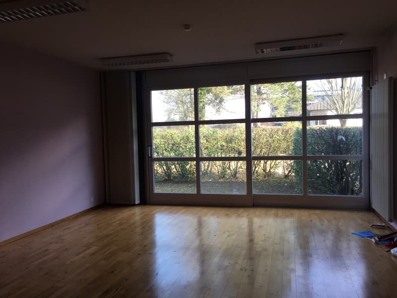 69m2 offices - Close to amenities, transport and highway (2)
