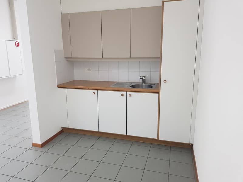 Superficie mista deposito/ufficio/showroom - Contratto di locazione flessibile (4)