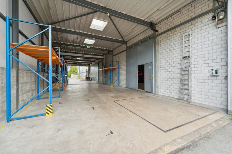 1'400 m2 Depot/Storage - Height 10m - Truck/Utility Vehicle Access (2)