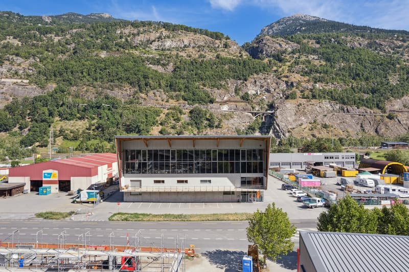 Atelier/commerciale 622 m2 avec cuisine - Modulable - Proche commodité (2)