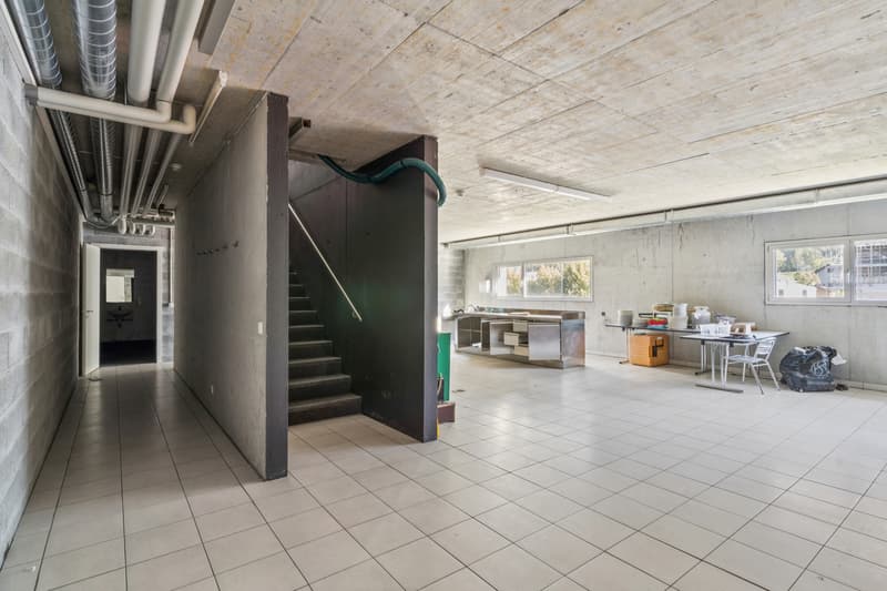 Atelier/commerciale 622 m2 avec cuisine - Modulable - Proche commodité (6)