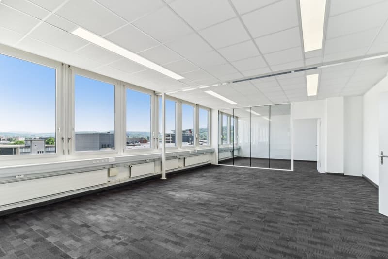 Your new business spot on the 5th floor - renovated & flooded with light! (6)