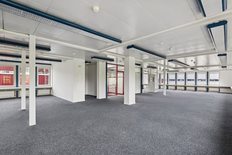 Modern, stylish, and ready for your visions - your new office space! (4)