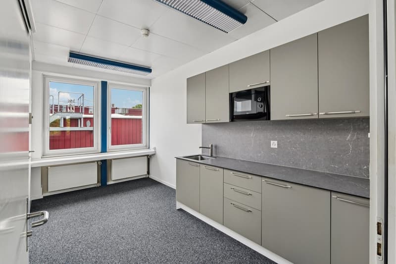 Modern, stylish, and ready for your visions - your new office space! (2)