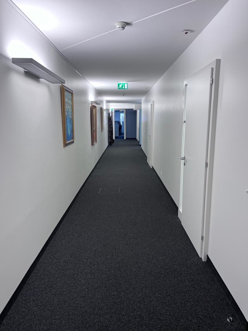 À louer - 1'410 m² de bureaux avec dépôt et parkings à Lausanne (8)