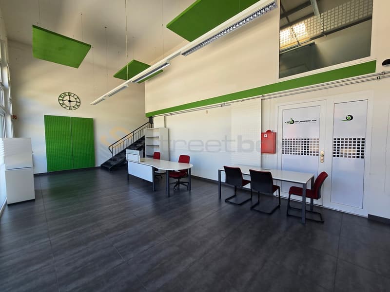 Streetbox triple of 180m2 very well located - 1st rent offered (4)