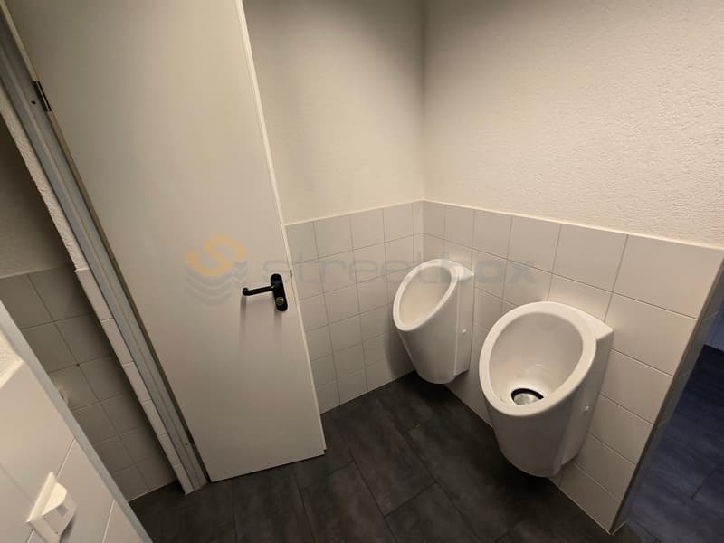 Streetbox triple of 180m2 very well located - 1st rent offered (8)
