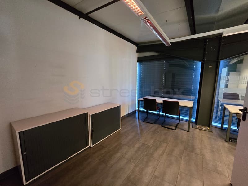 Streetbox triple of 180m2 very well located - 1st rent offered (11)