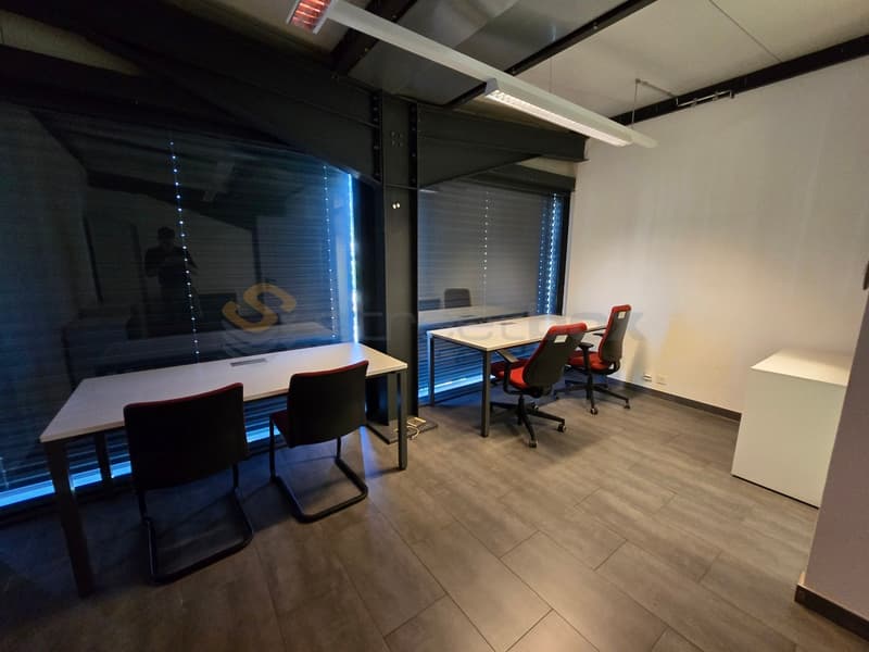 Streetbox triple of 180m2 very well located - 1st rent offered (13)