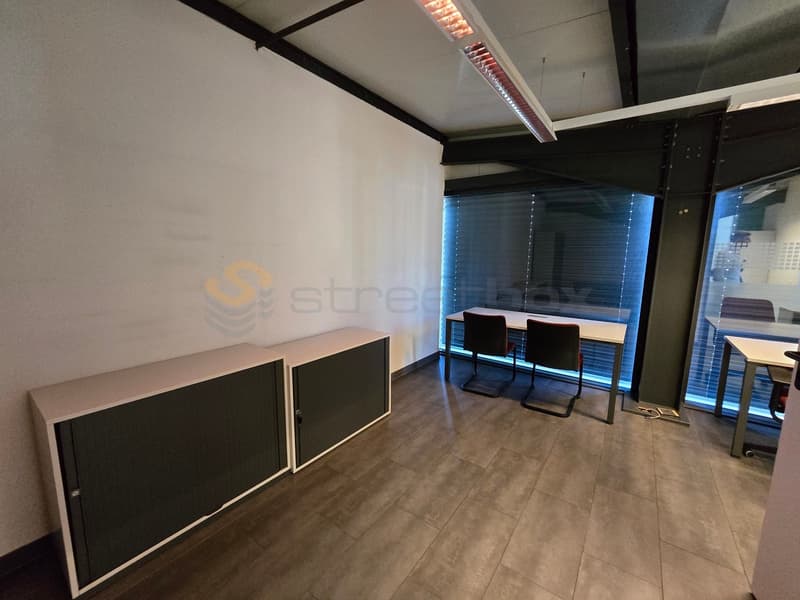 Streetbox triple of 180m2 very well located - 1st rent offered (12)