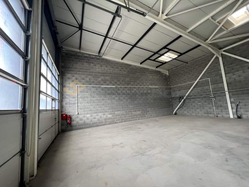 Streetbox double de 120m2 très bien situé - 1er loyer offert (3)