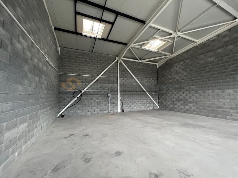 Streetbox double de 120m2 très bien situé - 1er loyer offert (2)