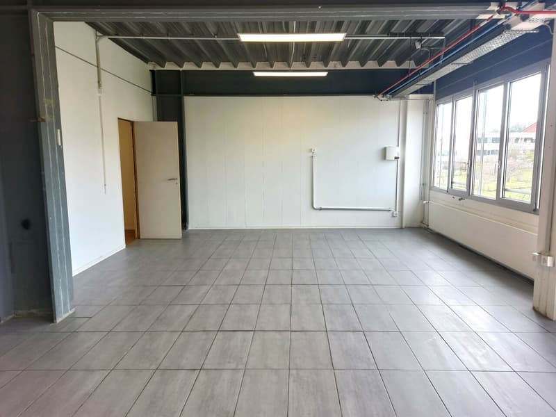CONTRATTO FLESSIBILE - Ufficio/laboratorio/magazzino 79m2 con acqua + scarico (2)